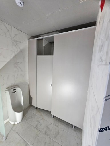 경기도 가평 화장실칸막이큐비클 "신축건물 키즈팬션" 시공