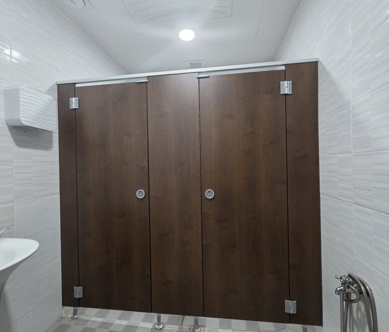 평택 "차이나스토리" 현장 화장실 칸막이 시공