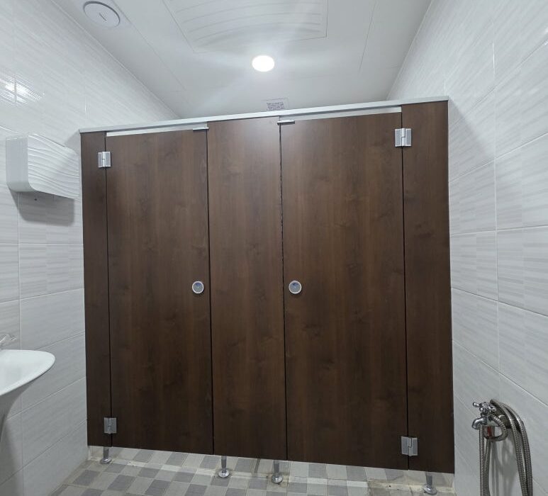 평택 "차이나스토리" 현장 화장실 칸막이 시공