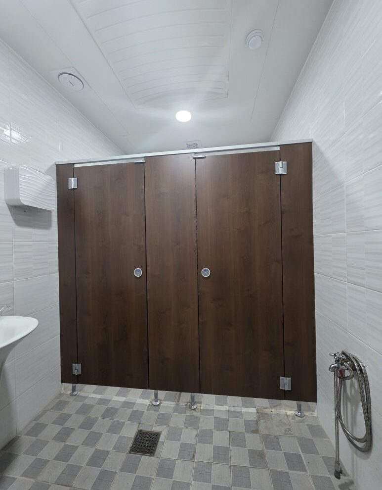 평택 "차이나스토리" 현장 화장실 칸막이 시공